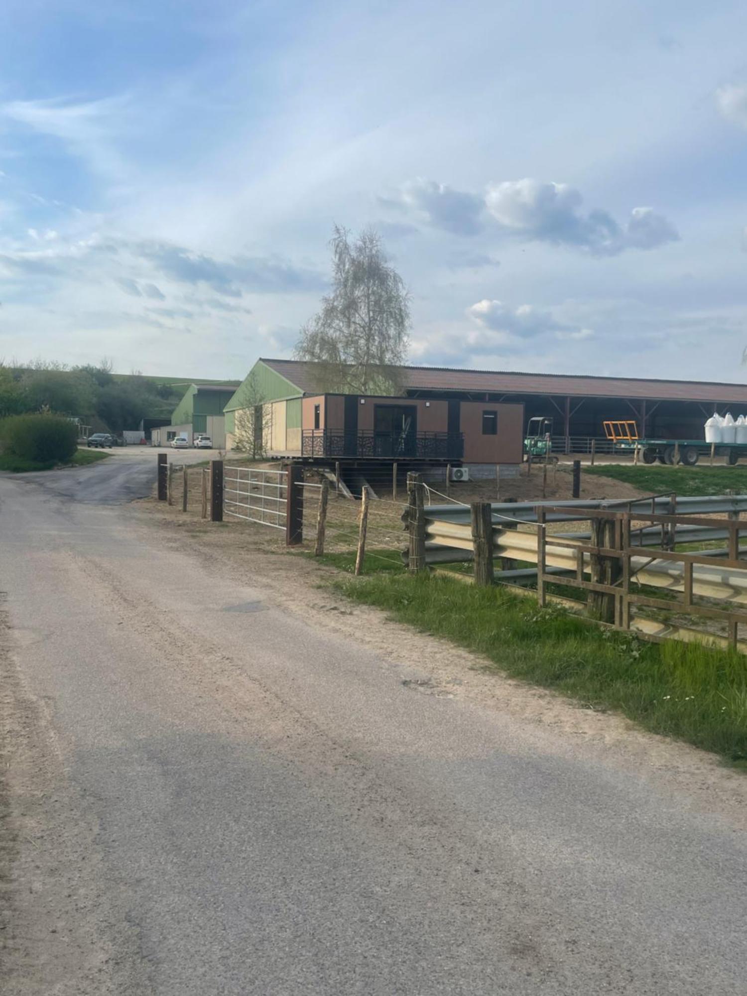 Au Coeur De La Ferme 2 Villa Lacroix-sur-Meuse Eksteriør billede